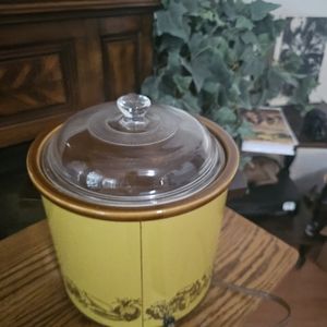 Vintage Crockery Chef pot Harvest Gold Ceramic Crock Slow Cooker Model 1031/1015